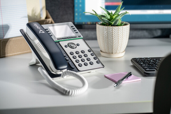 8 Poly Edge E350 IP Phone and PoE-enabled (82M89AA)
